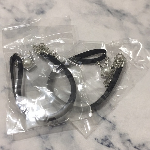 Black Velvet Crown Choker - Picture 8 of 9